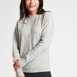 Women’s Athleta Transit Crew Sweater,‎ Light Grey, Size S